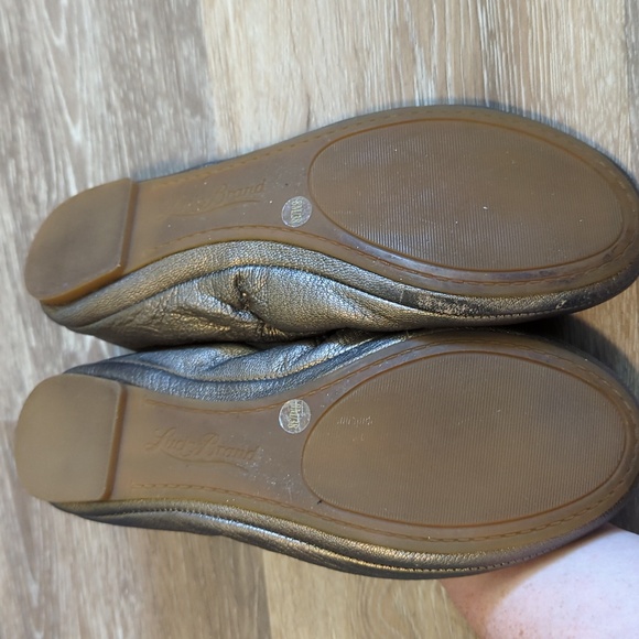 Lucky brand pewter Emmie flat. - Picture 4 of 4